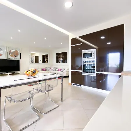 Luxury With Swimming Pool #1903