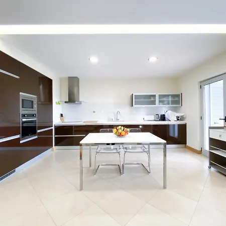 Apartment Luxury With Swimming Pool #1903