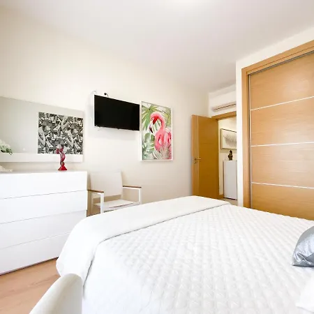 Apartment Luxury With Swimming Pool #1903 *