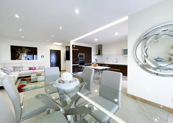 Luxury With Swimming Pool #1903