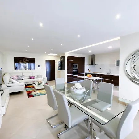 Luxury With Swimming Pool #1903 Appartement *