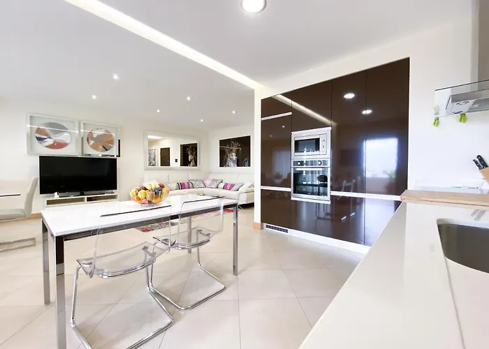 Luxury With Swimming Pool #1903